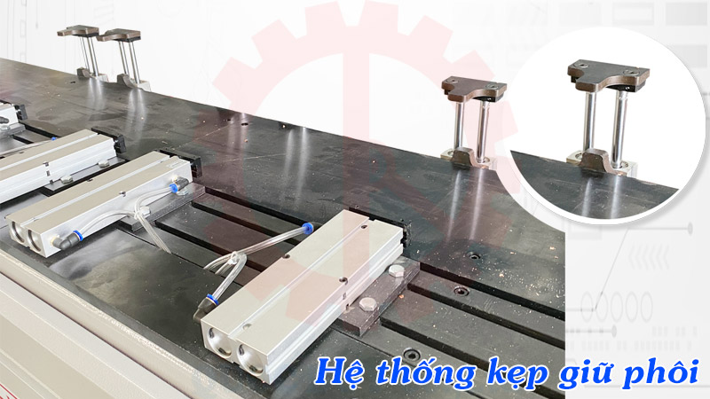 He-thong-kep-giu-co-dinh-phoi-tren-ban-lam-viec-may-khoan-2-phuong-moi