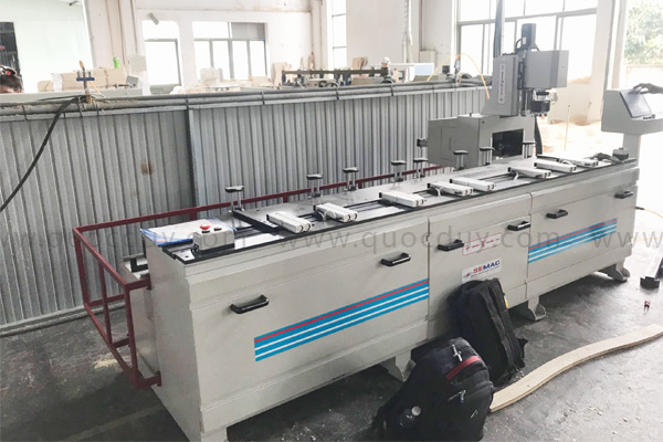 Máy khoan 2 chiều bàn giao tại công ty nội thất Thần Đèn