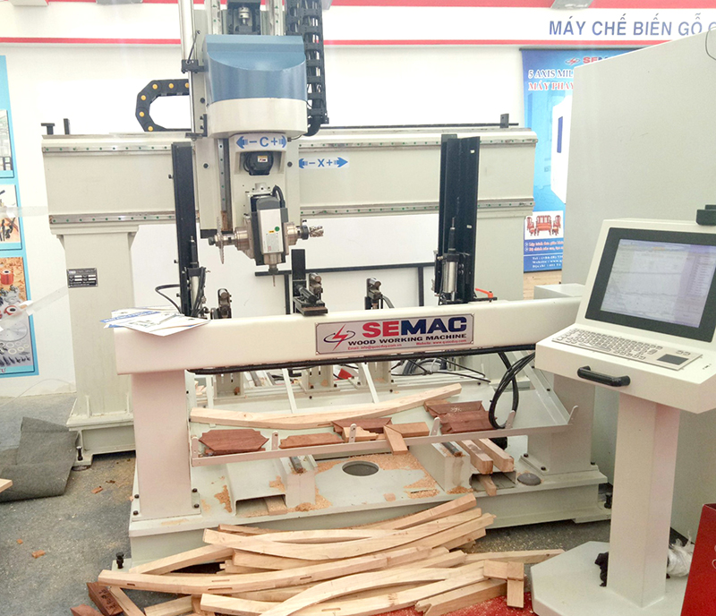 may-phay-mong-cnc-5-truc-thu-cam-on-quy-khach-hang-tham-du-trien-lam-vifa-woodmac-2017