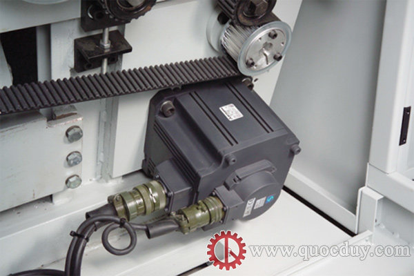 dong-co-dieu-khien-may-cat-khuyet-tat