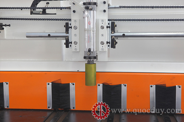 Side aligning device | Quoc Duy